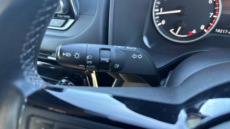 Nissan Qashqai 1.3 DiG-T MH Acenta Premium 5dr Petrol Hatchback